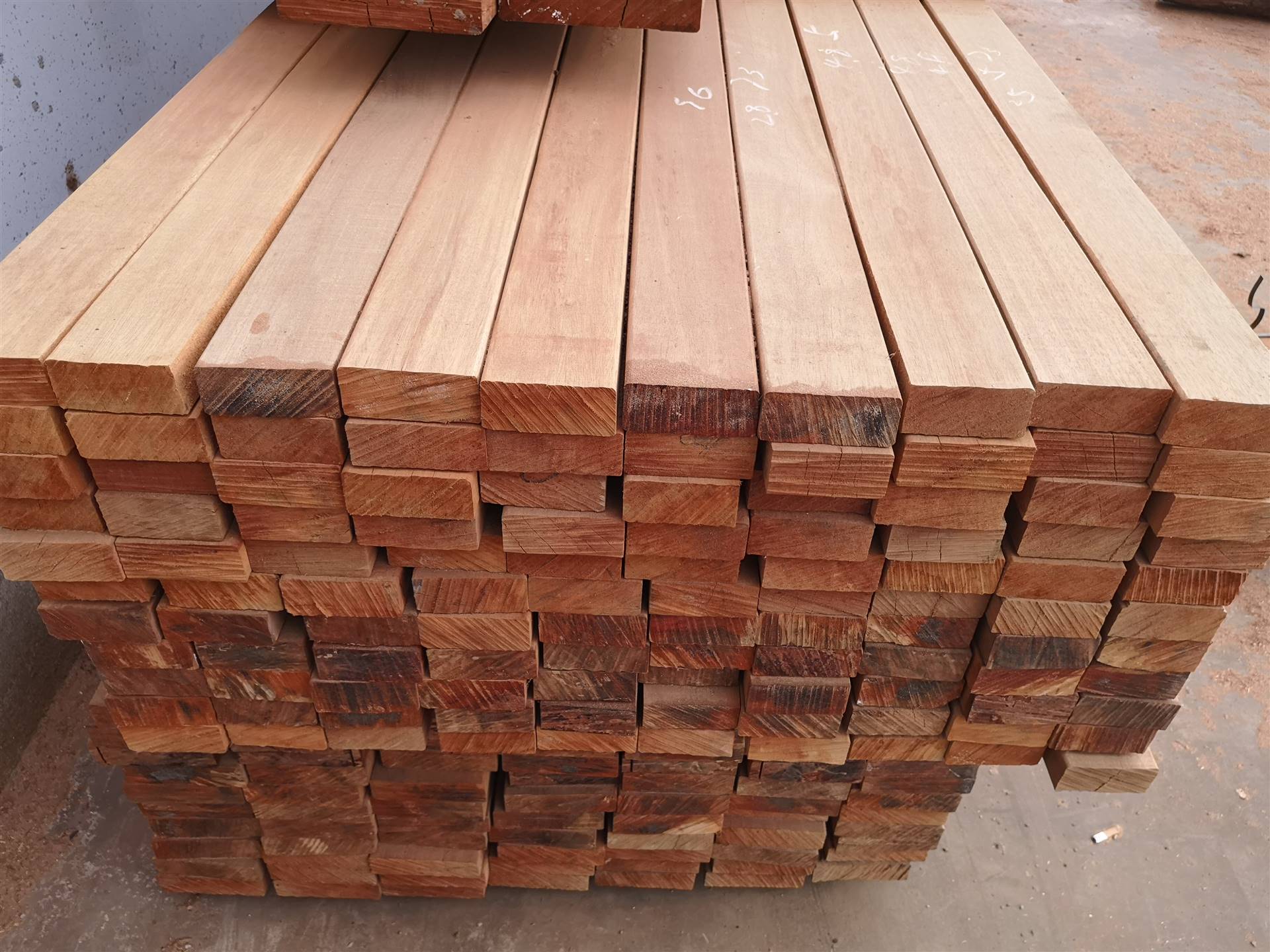 高品质柳桉木户外防腐木材环保新工艺