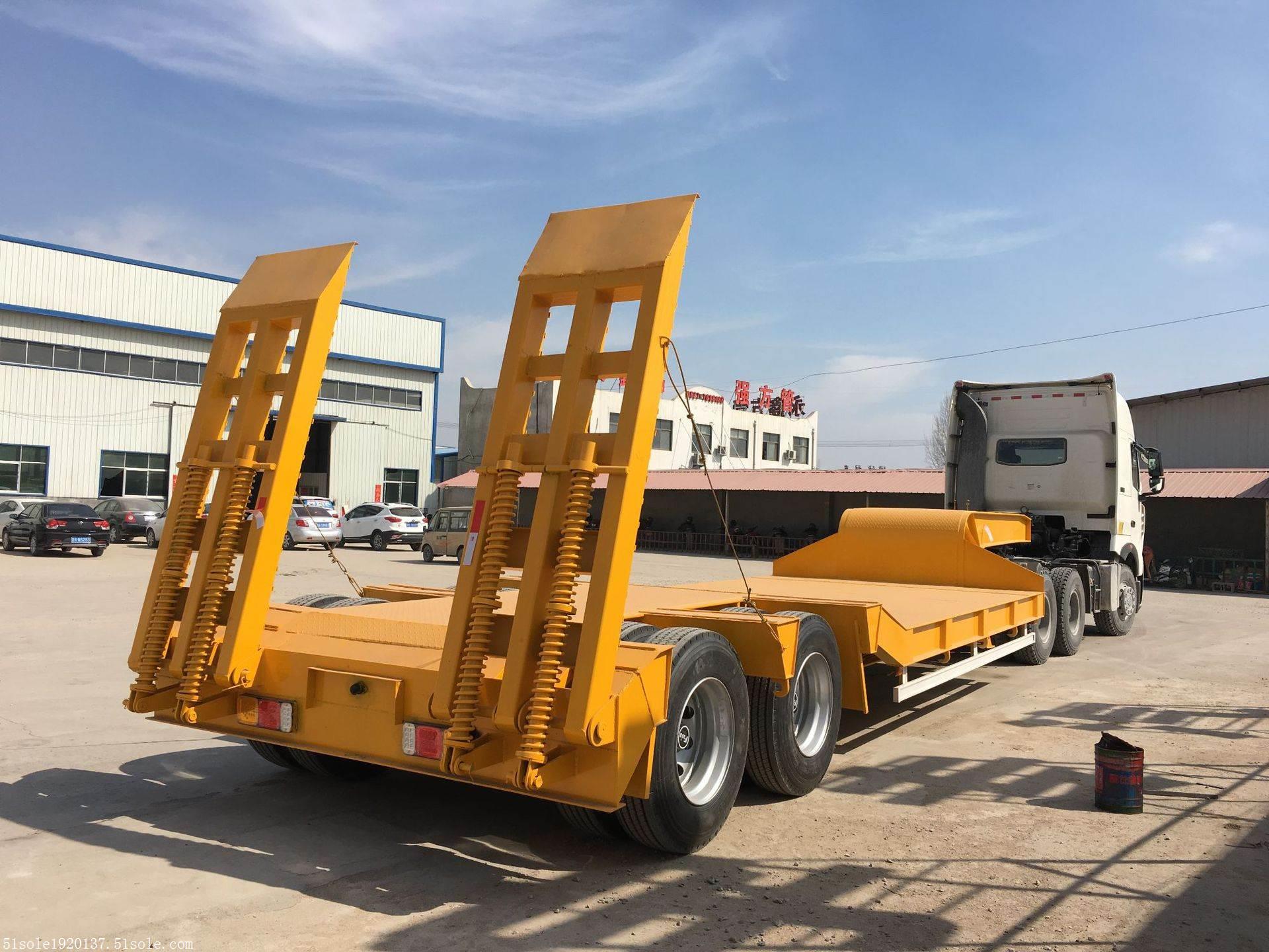 二轴低平板半挂车价格美观实用