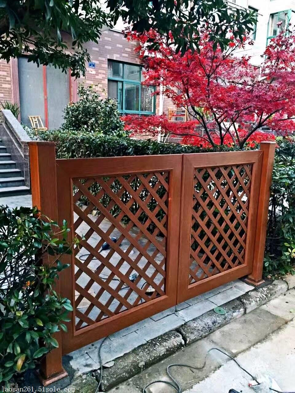 花园围栏，木纹铝合金网格庭院栅栏，仿木金属网格