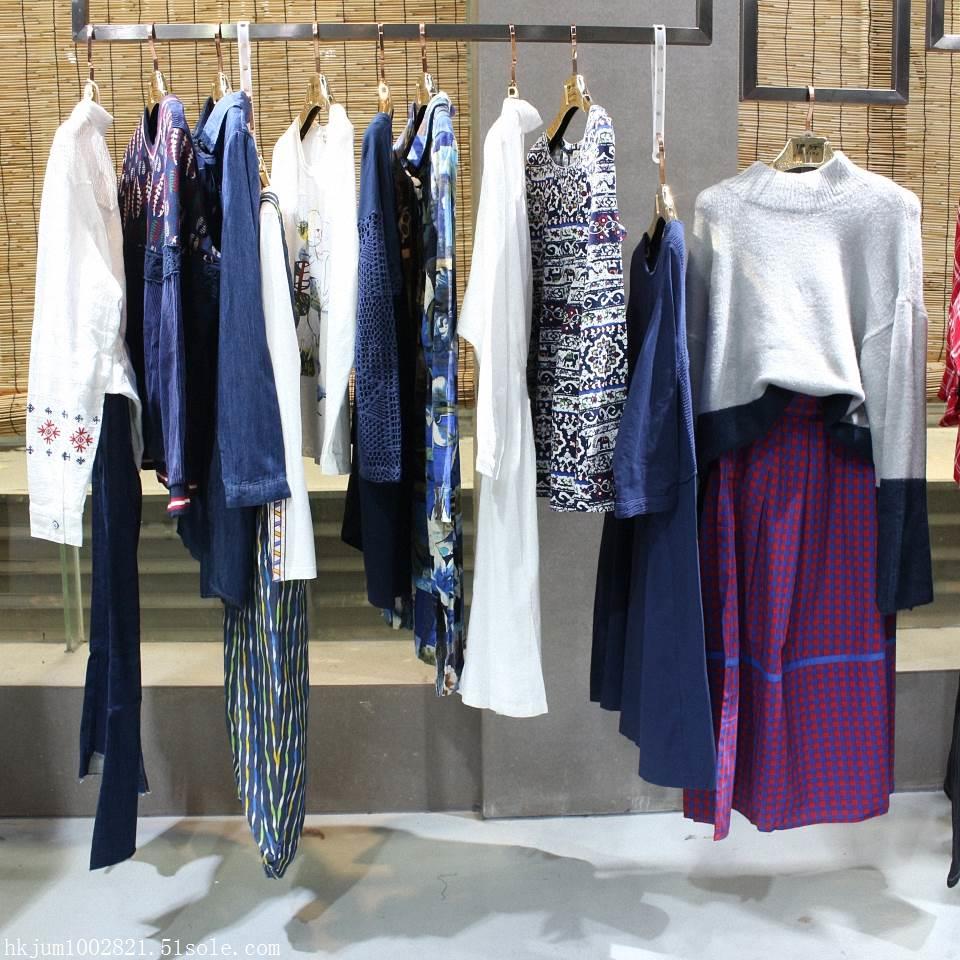 棉麻风格的品牌女装折扣店铺该怎么陈列