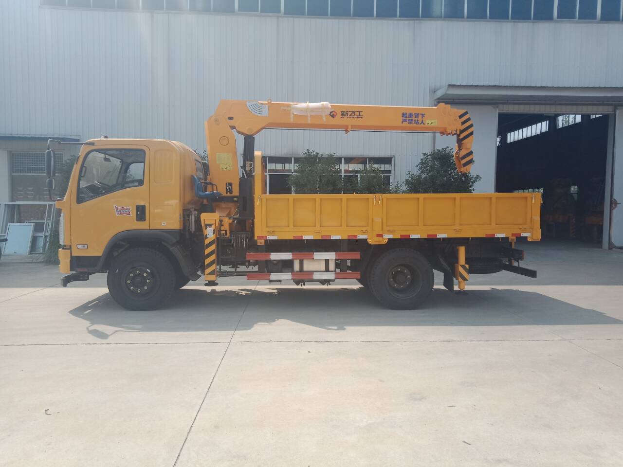 6.3吨新飞工随车吊