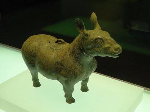 大规模青铜龙纹爵拍卖交易会