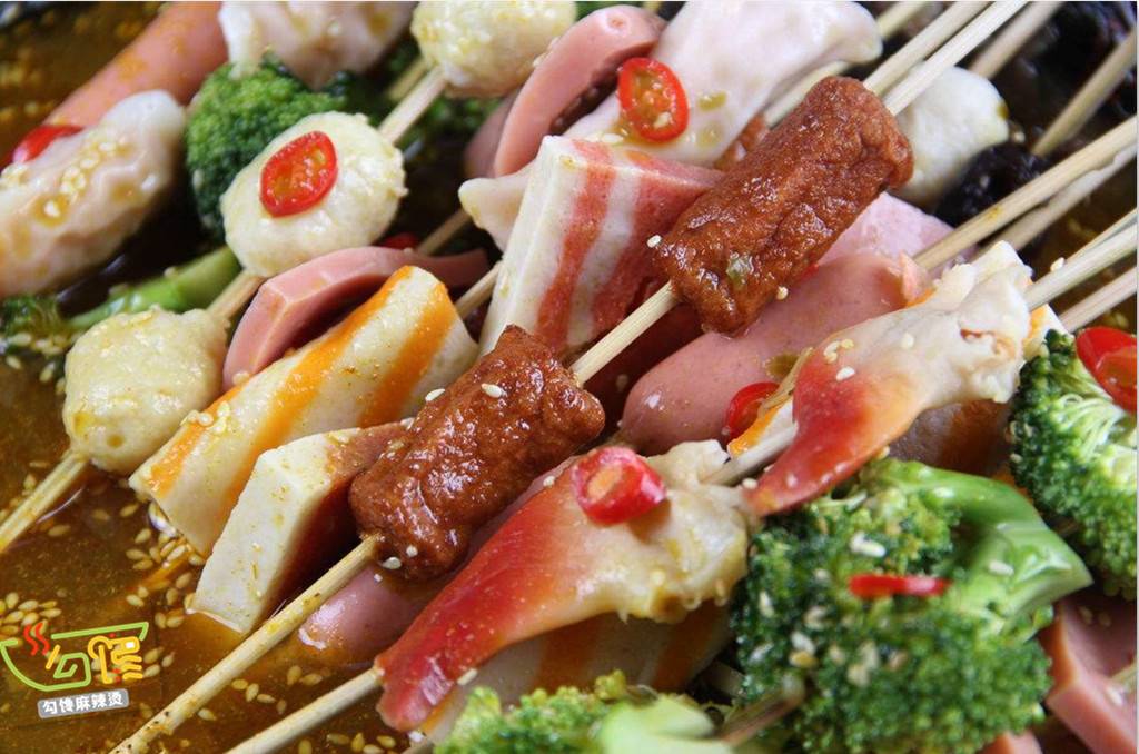 学校门口1-10元的餐饮店-麻辣烫技术培训-麻辣烫配料