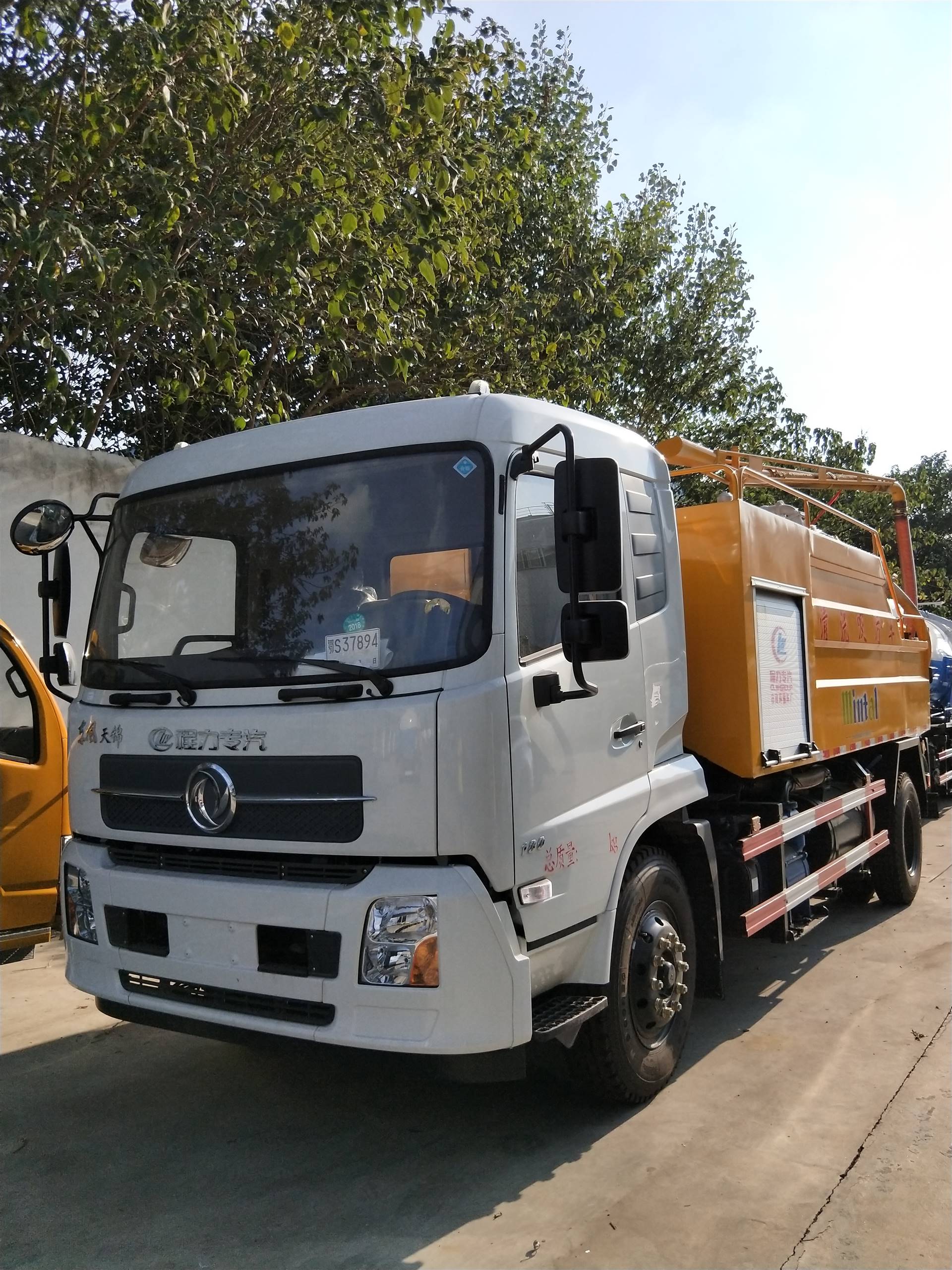 东风天锦清洗吸污车,下水道联合疏通车