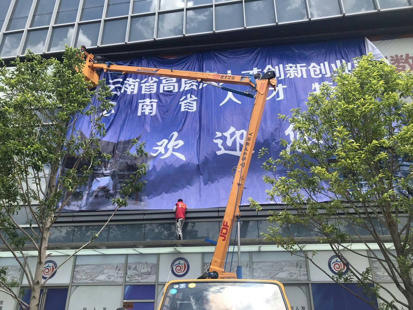 昆明周邊路燈檢修車出租 廣告牌安裝作業車出租 高空車出租