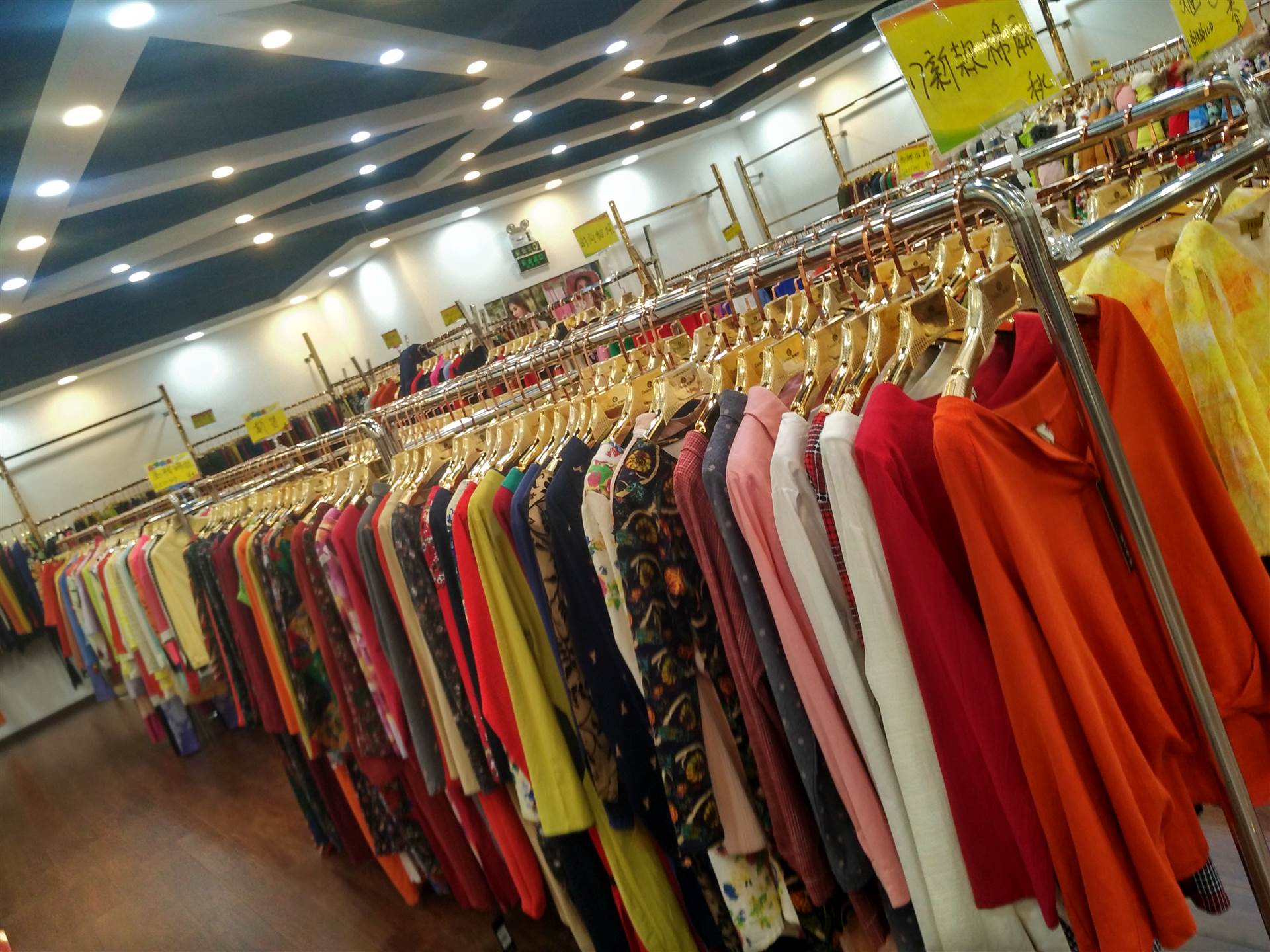 芝麻e柜时尚折扣女装加盟0风险0压力