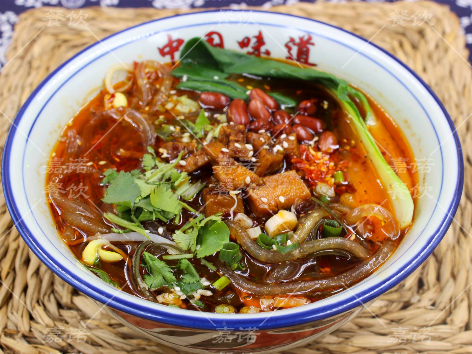 酸辣粉培训哪家正规 西安肉夹馍砂锅小吃做法学习