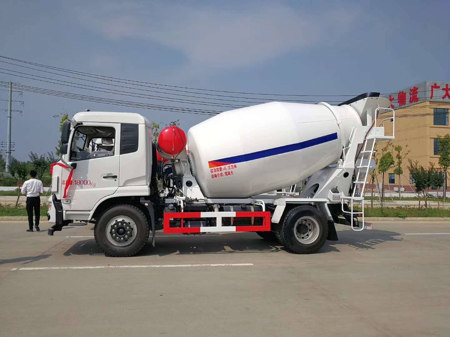 小型搅拌车厂家航天万山7方搅拌车