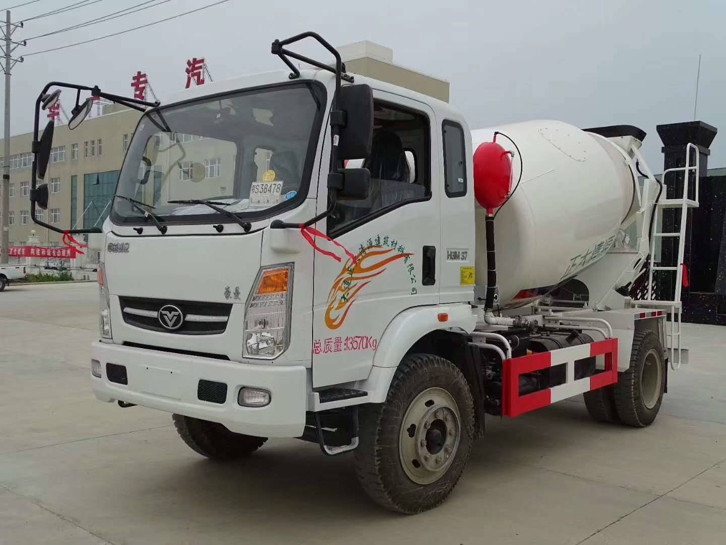 小型搅拌车厂家重汽豪曼6方搅拌车