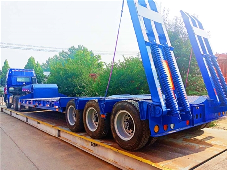 重型13米低平板半挂车谁家好