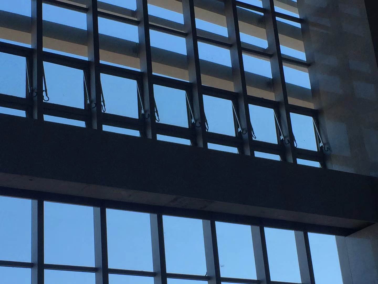 螺杆式电动开启扇