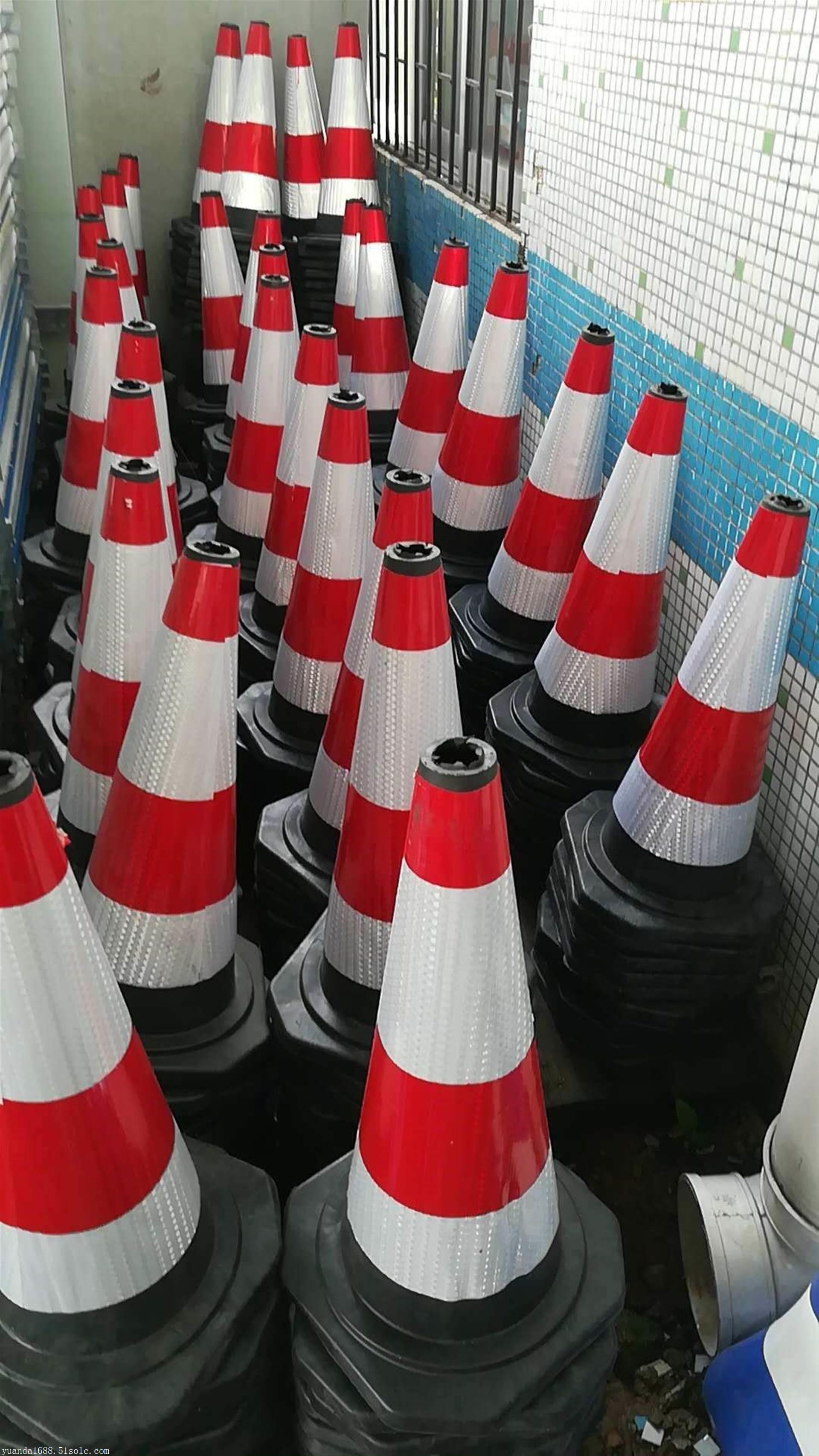 设施有限公司 产品展厅 >优质橡胶路锥雪糕筒 高速公路安全警示路锥