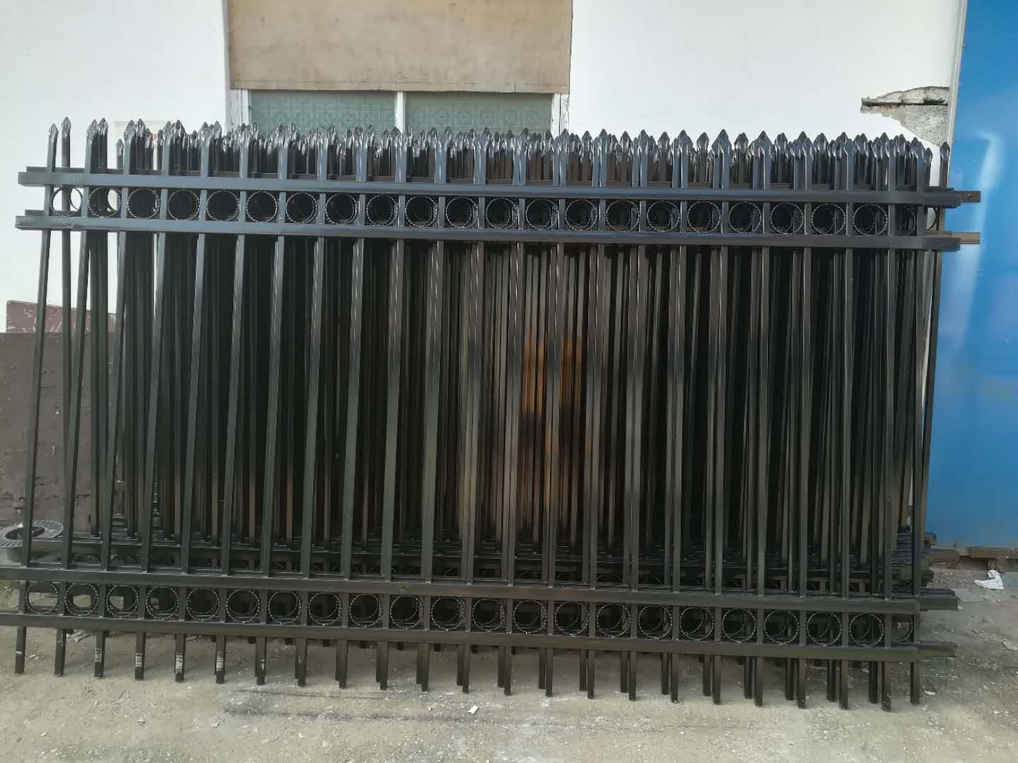 广西南宁沿河锌钢围栏丨 广西学校锌钢护栏 丨市政锌钢围栏