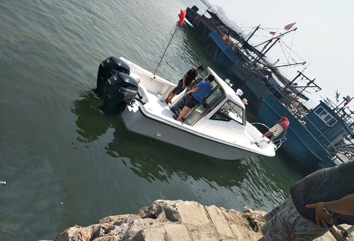 渔尚ffb860高速双机玻璃钢钓鱼艇