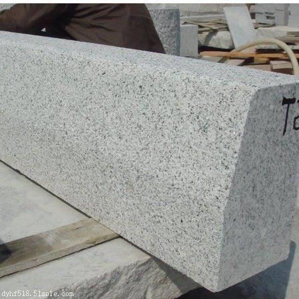 花岗岩芝麻灰路沿石的价格