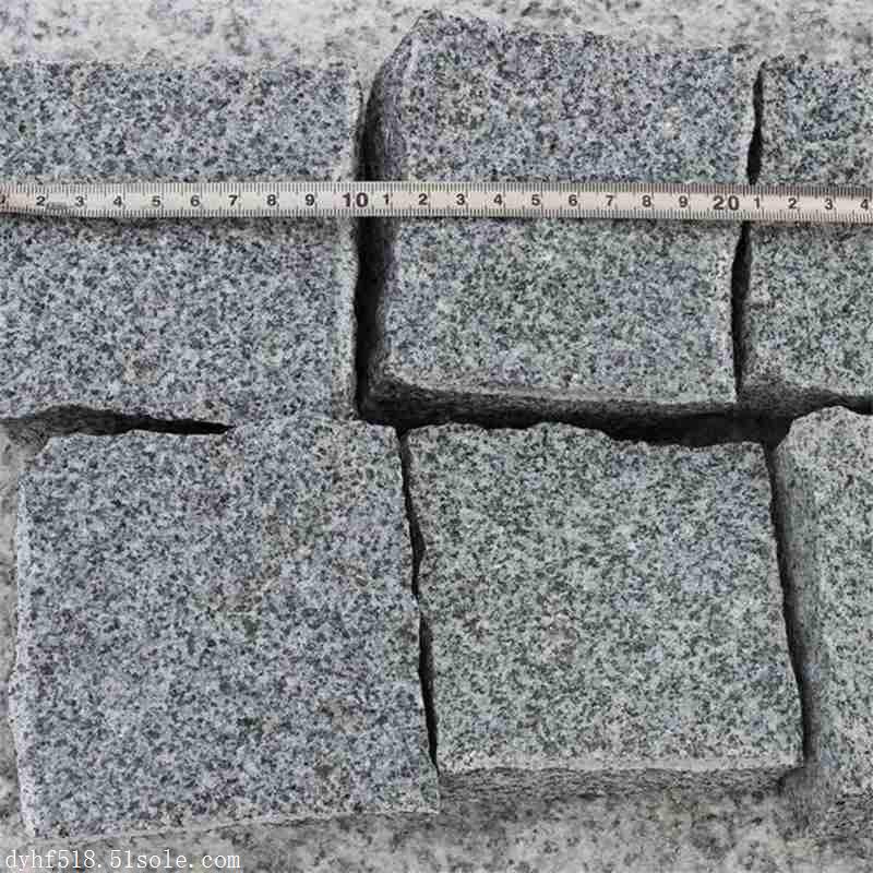 构造,矿石呈灰黑色或是芝麻灰色,天然石组成矿物主要为石英和斜长石