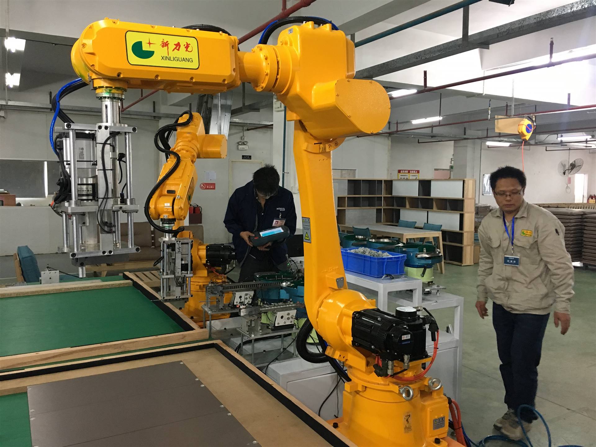 打螺丝机器人生产厂家,锁付螺丝机,新力光出品