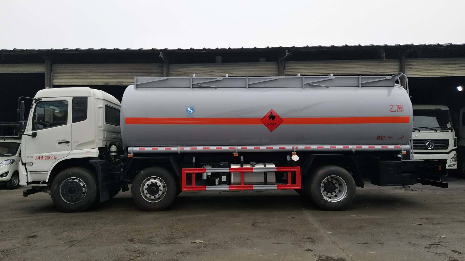 15吨小三轴乙醇二手油罐车