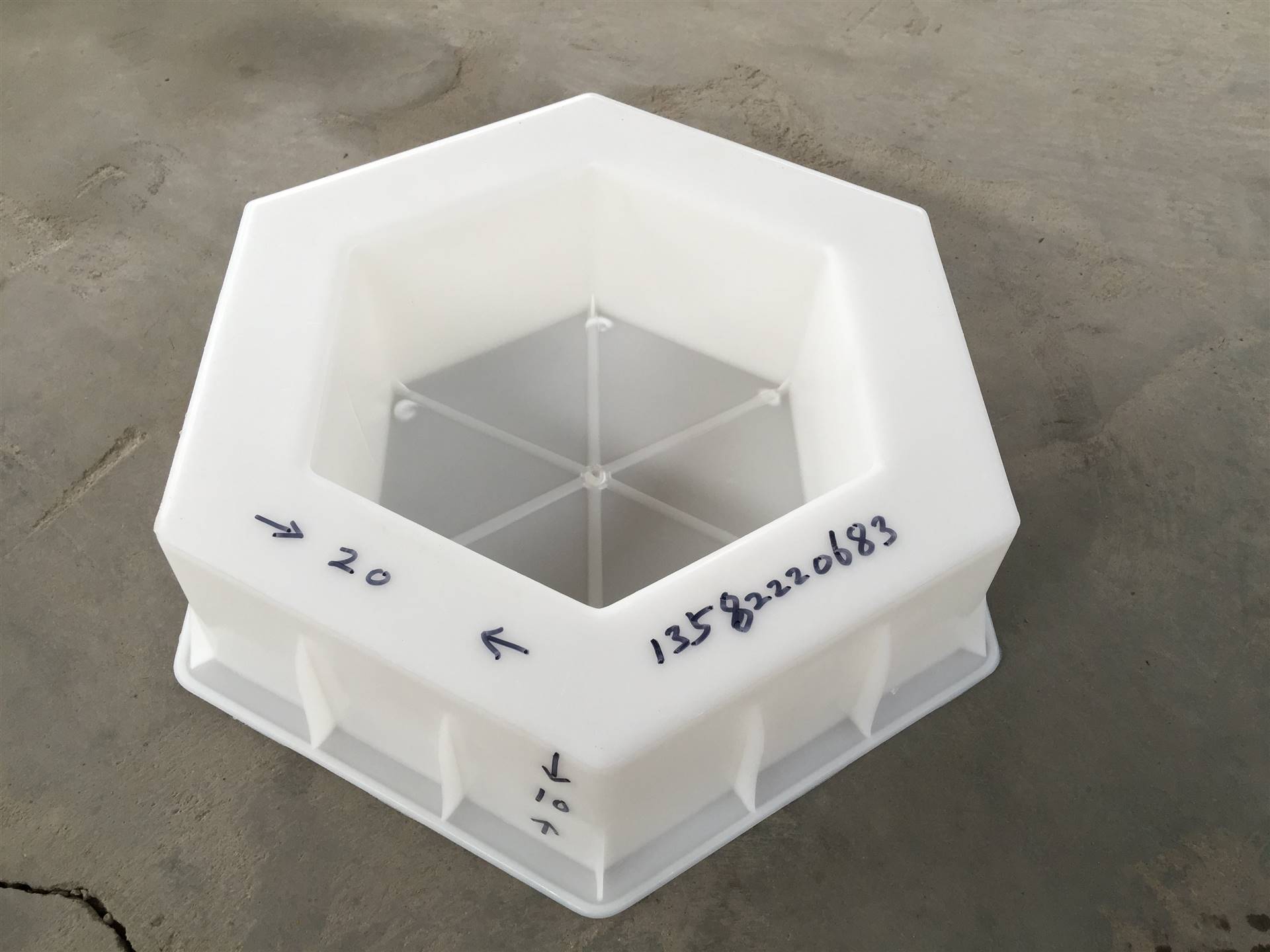 六棱护坡模具批发 六棱块模具价格