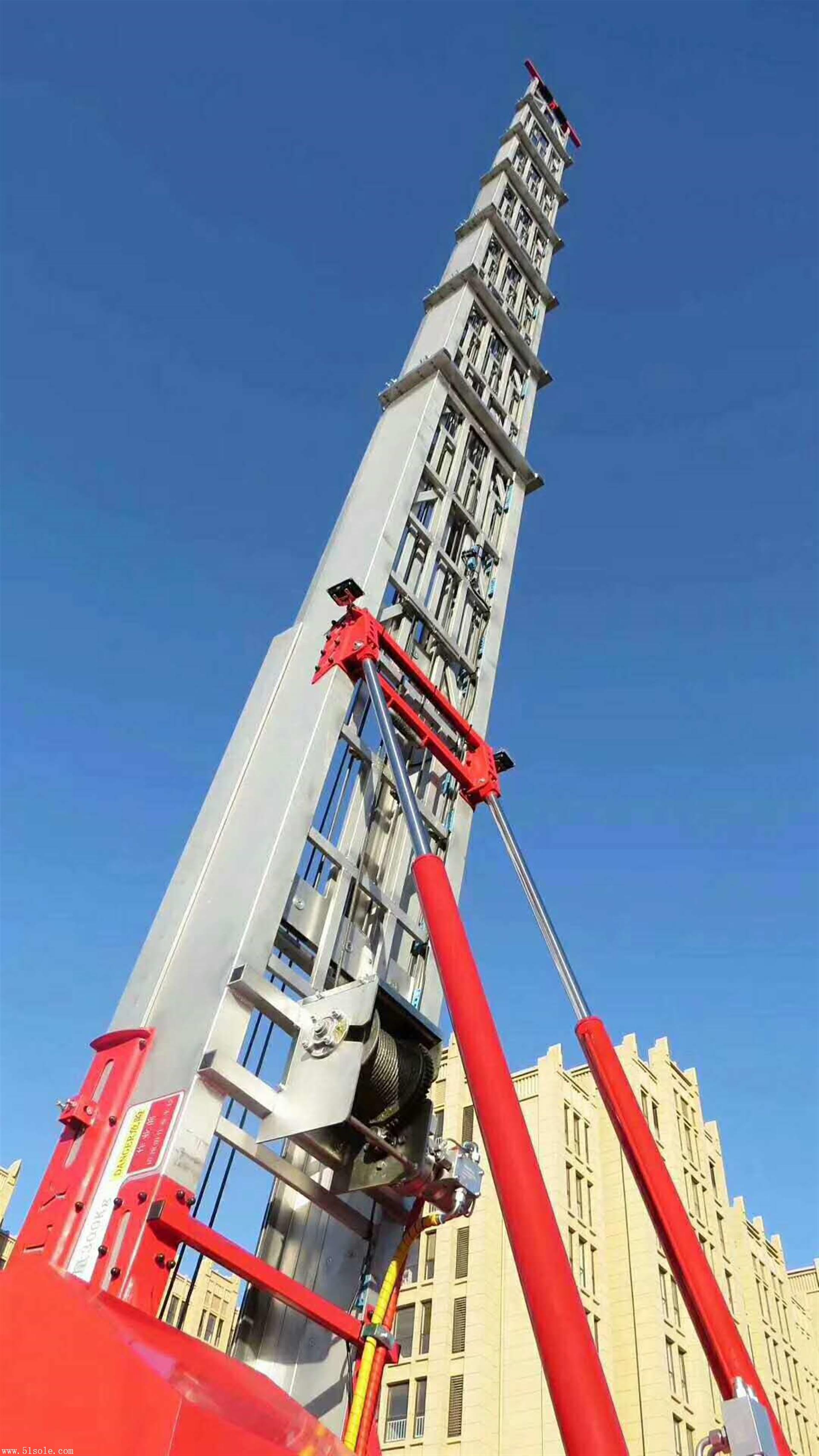 高空搬家云梯车_云梯搬家车价格表_车被高空坠物砸了保险赔吗