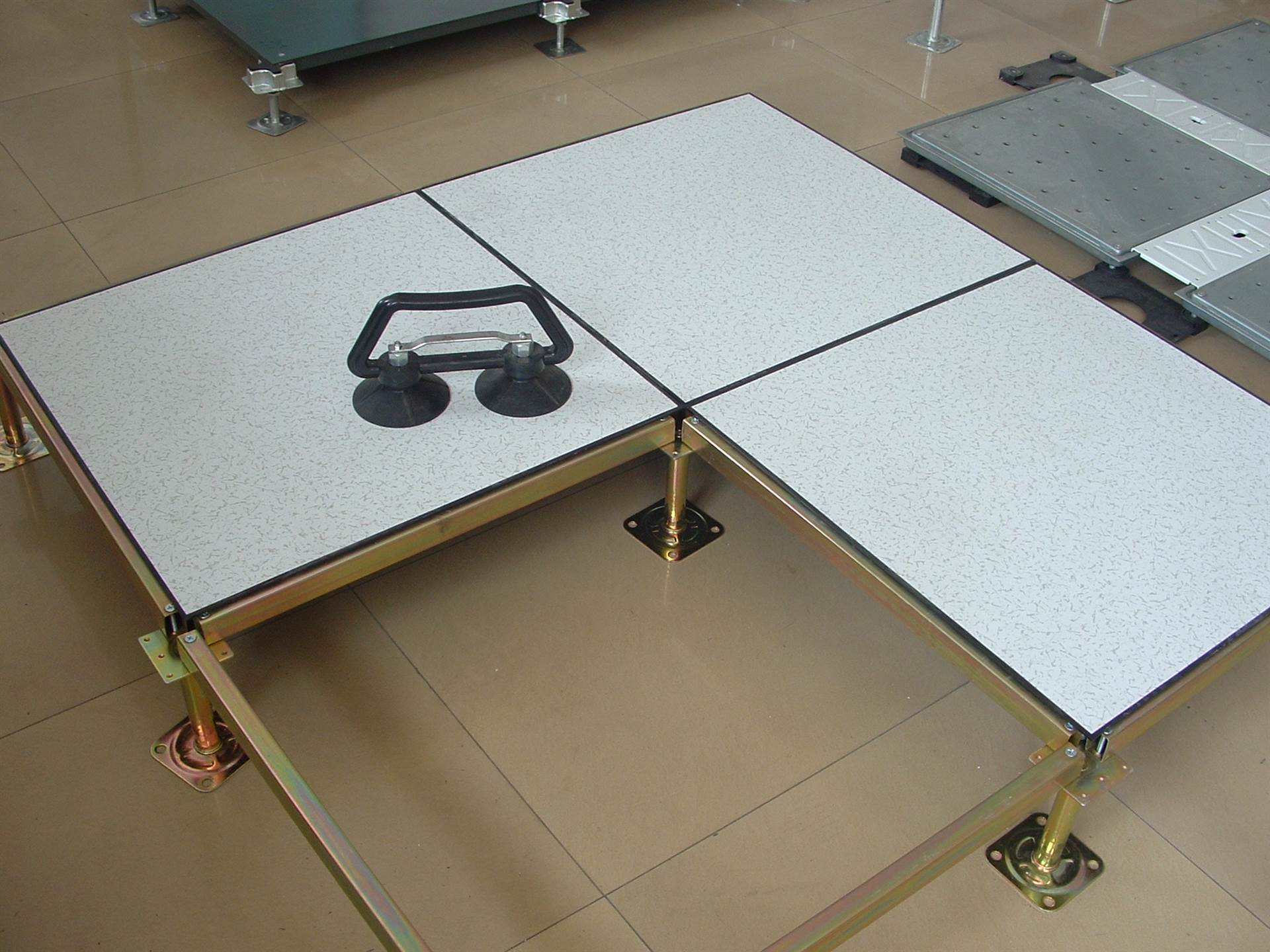 宿迁沈飞硫酸钙防静电地板价格优 宿迁沈飞架空活动地板质量保证