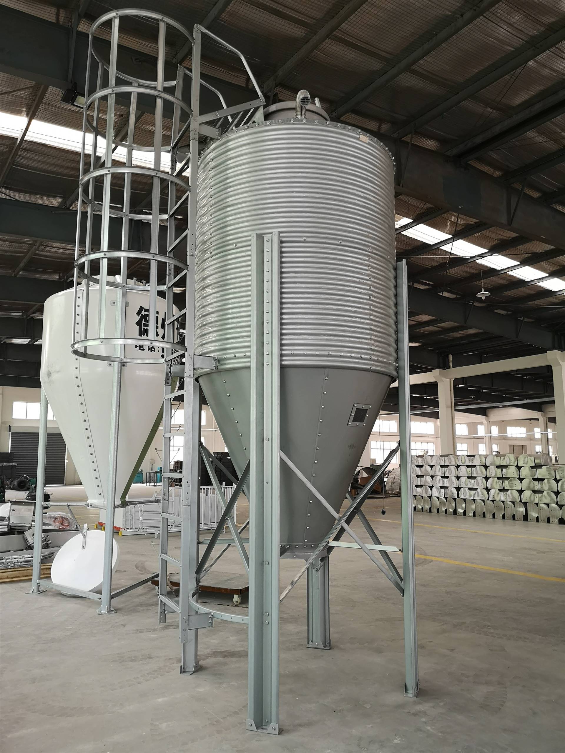 镀锌板饲料塔,母猪自动喂料设备,镀锌板生产厂家,镀锌板料塔图