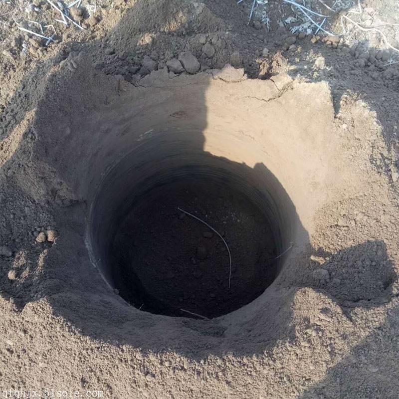 公路地锚埋桩刨坑机前景可观