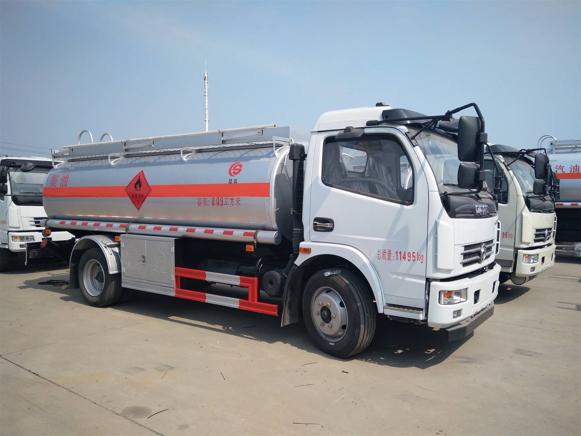 东风玉柴150马力8吨油罐车