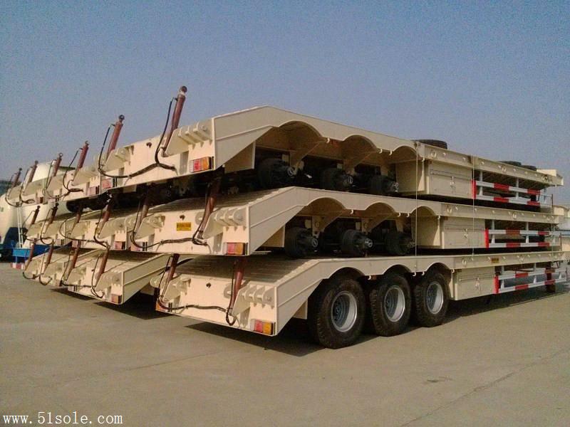 13米液压爬梯钩机拖板半挂车价格