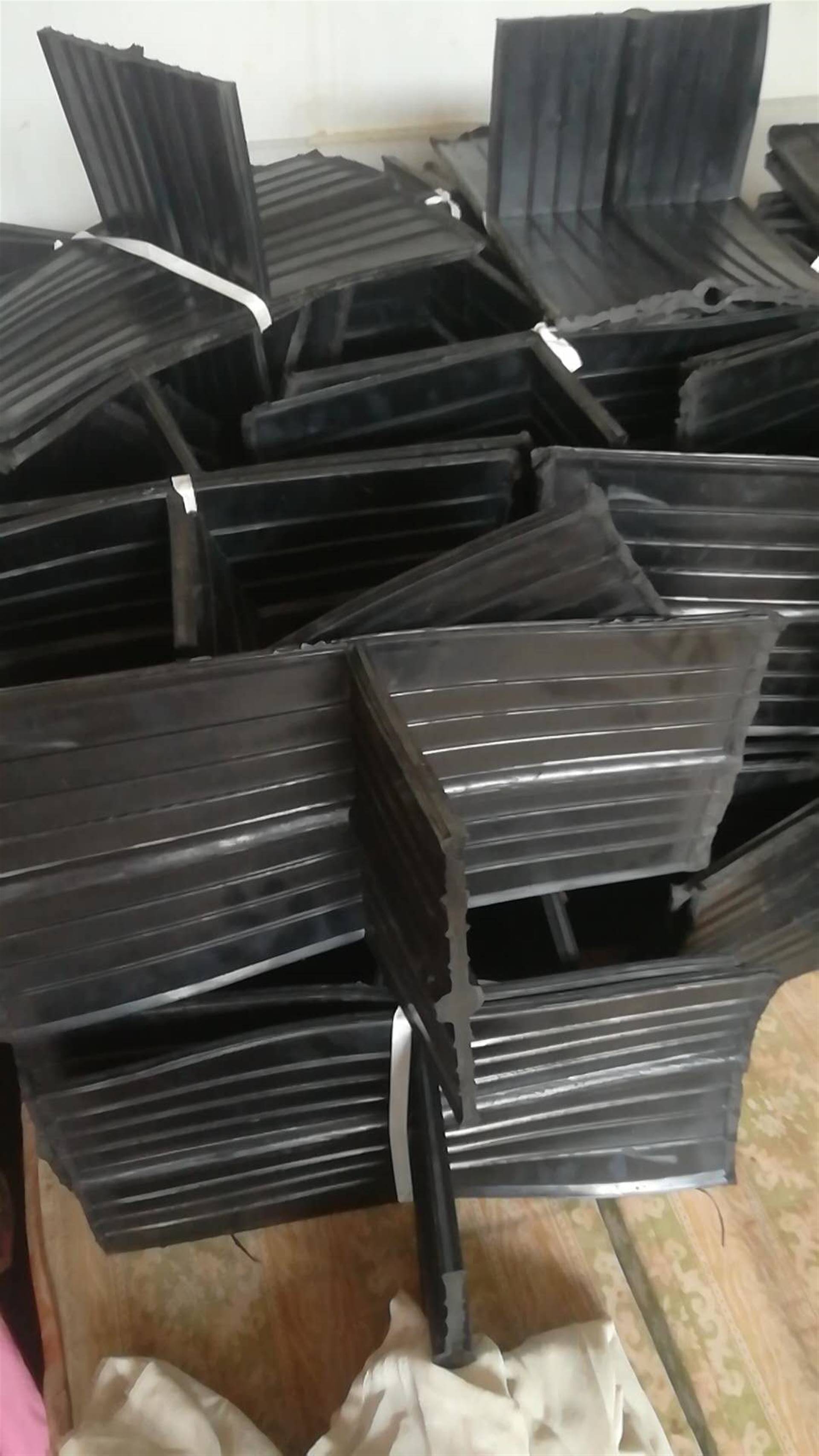 预埋式橡胶止水带供应/多少钱/哪家好-衡水晟荣路桥养护工程有限顾揪