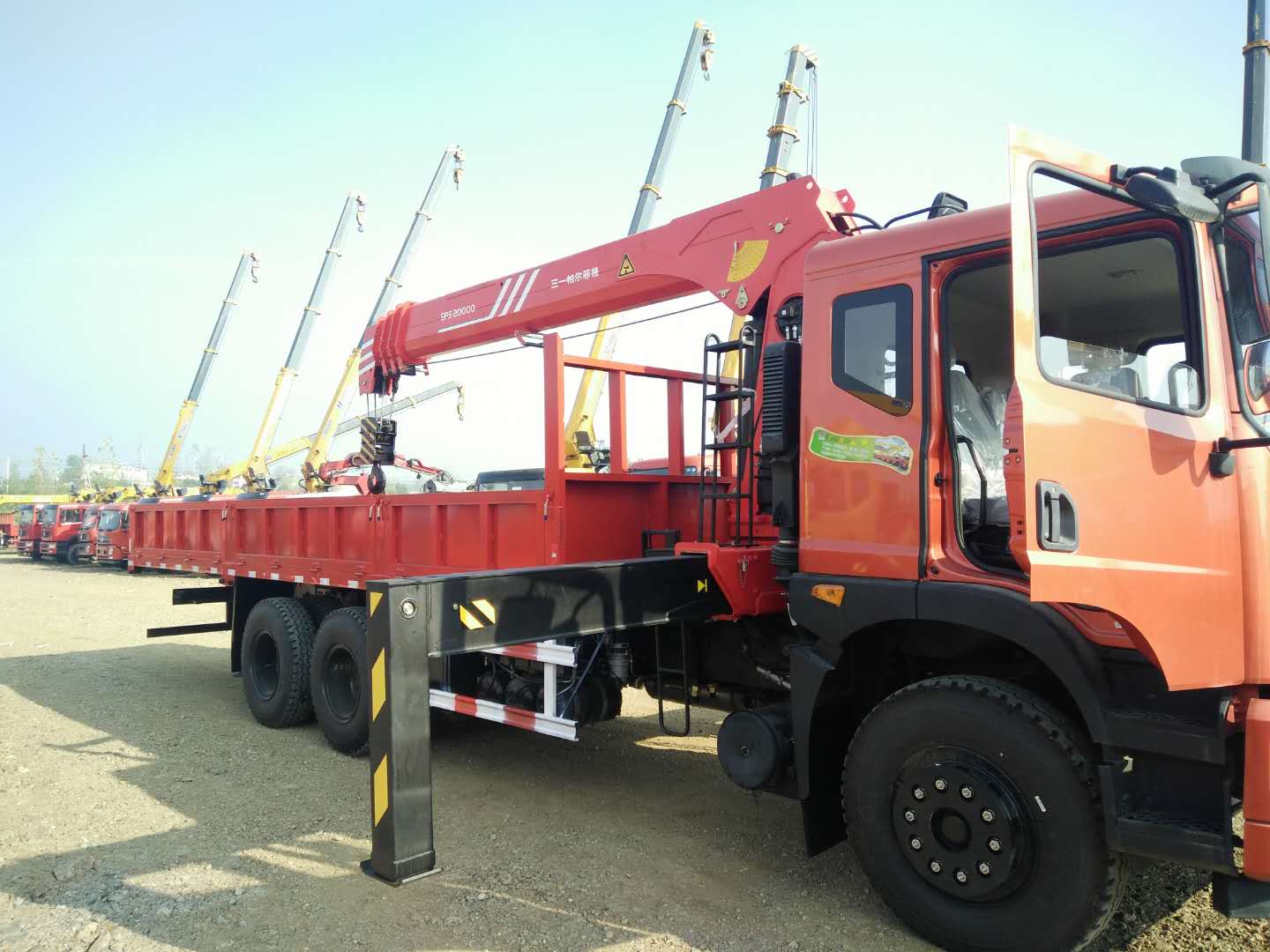 首页 专用车 起吊车 随车吊车 >三一8吨随车吊东风后八轮厂家直销