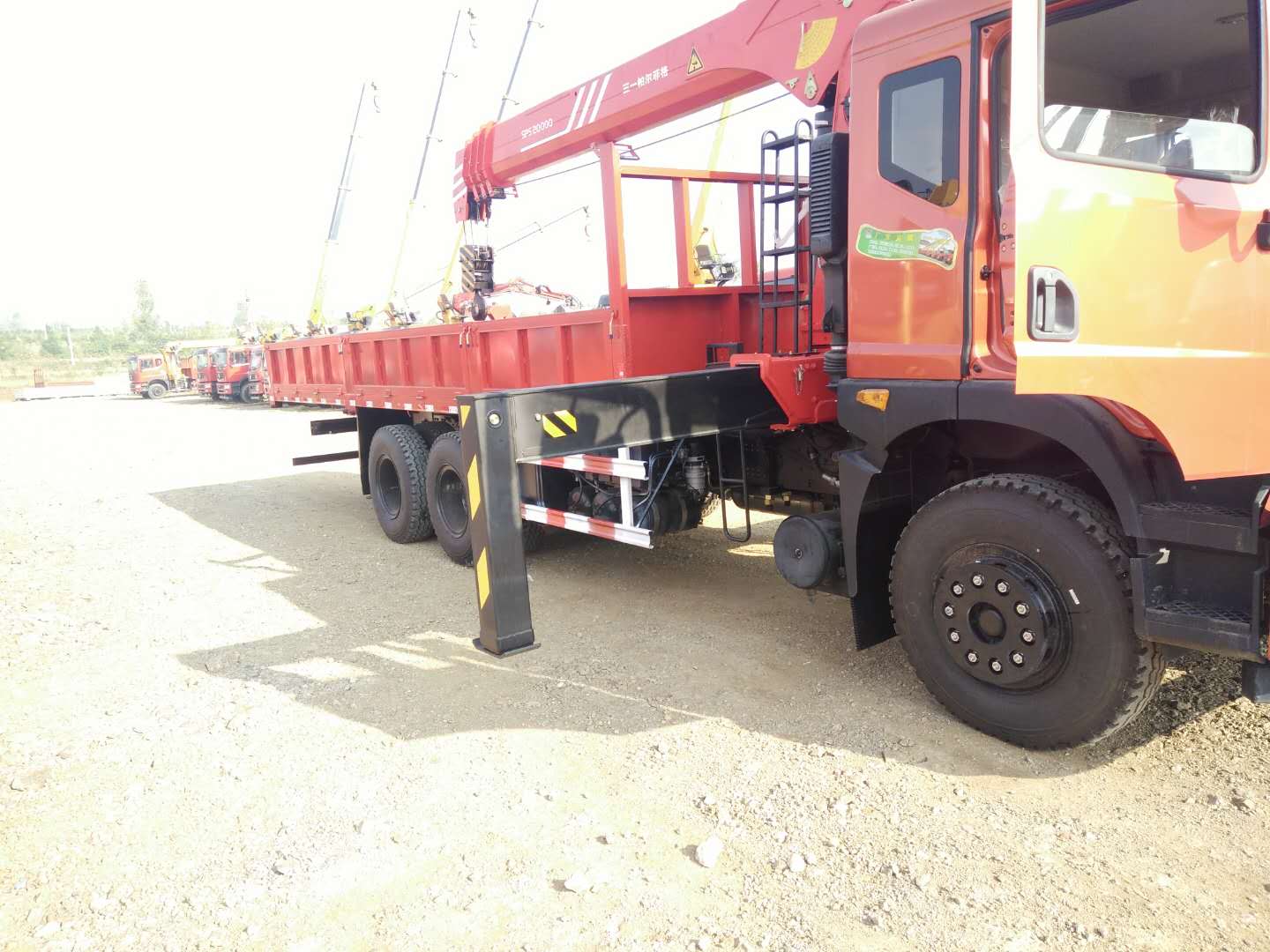 首页 专用车 起吊车 随车吊车 >三一8吨随车吊东风后八轮厂家直销