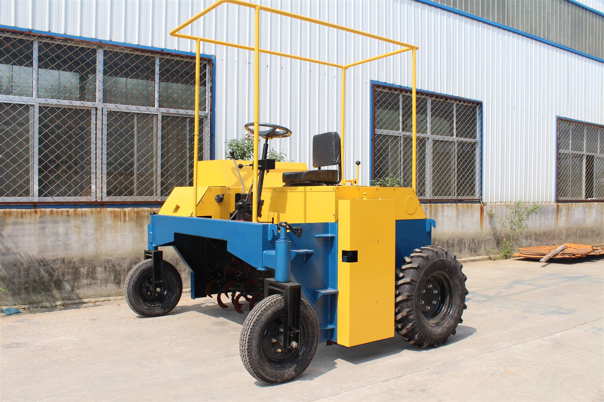 自走式翻抛机图片_高清图-济宁市弘景环保设备有限公司-搜了网