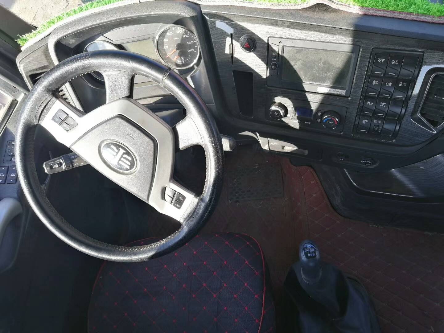一汽半挂牵引车