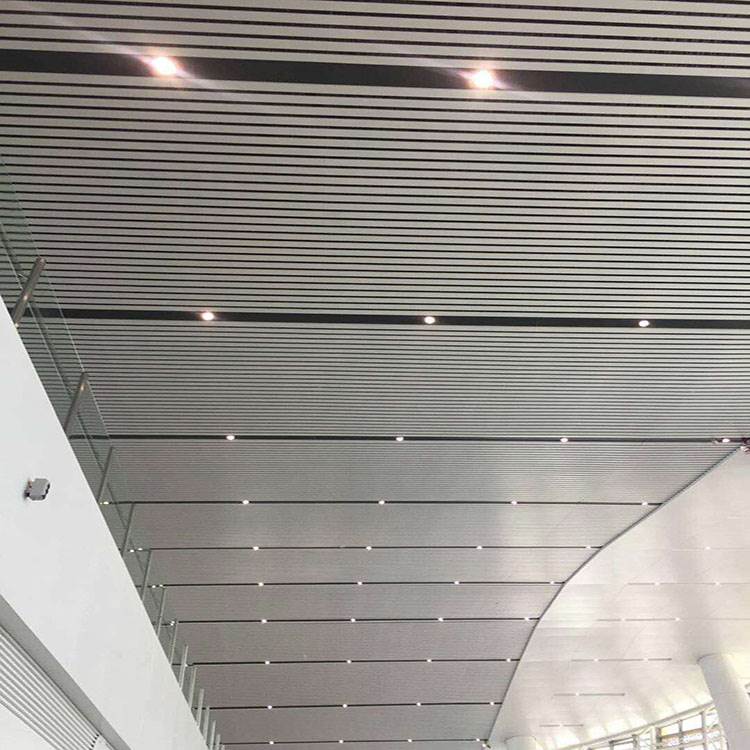 高铁站铝方通吊顶白色铝格栅白色铝方通