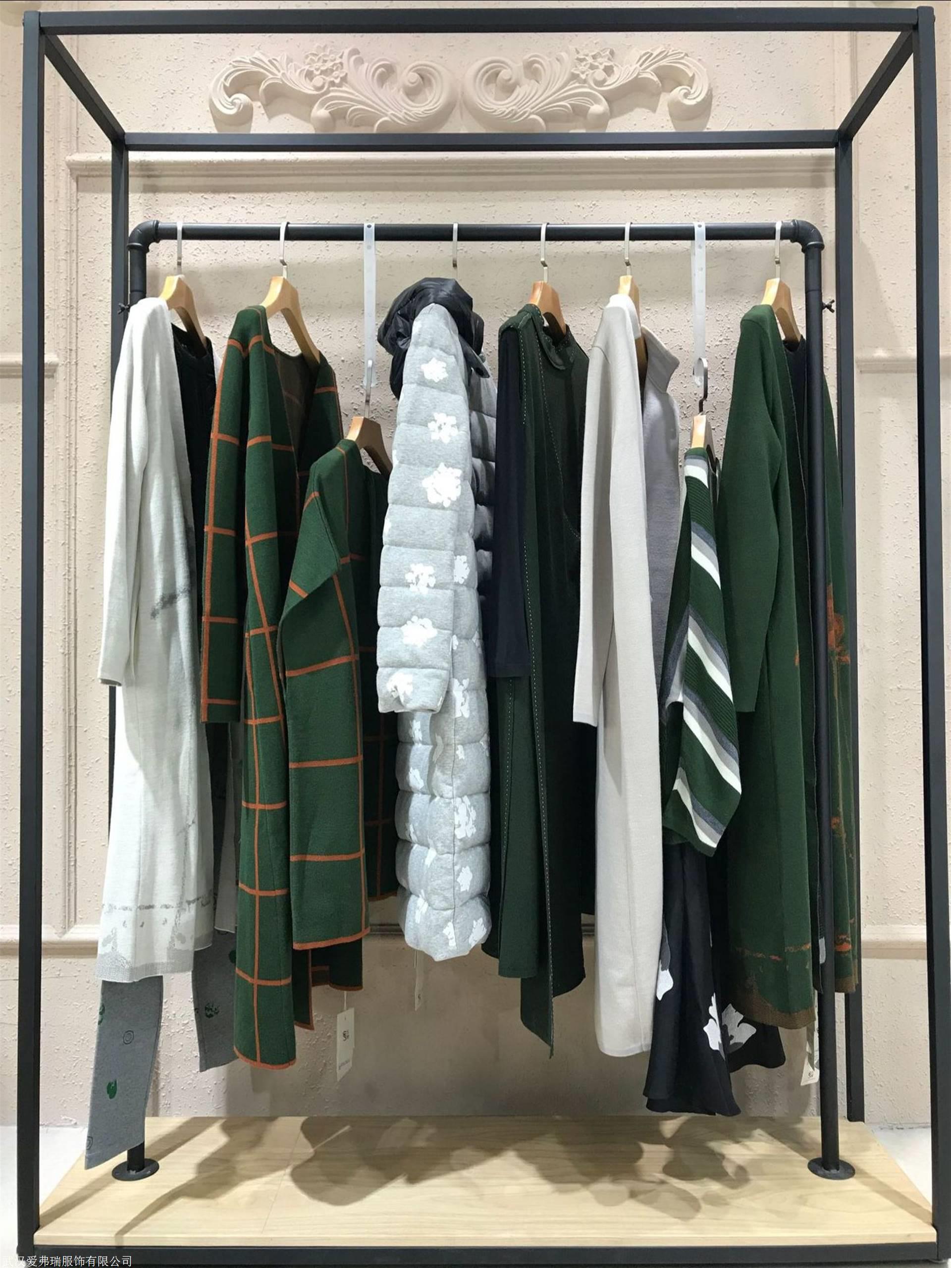 做服装货源现货卓恩女士风衣品牌