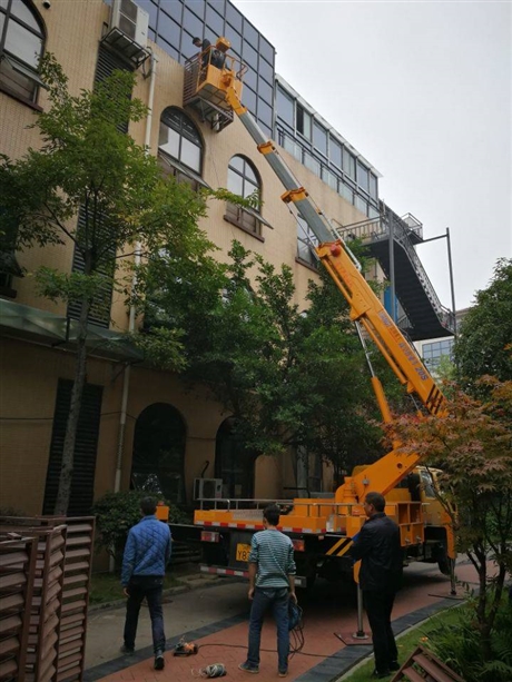 達(dá)州路燈車租賃電話，價(jià)格合適