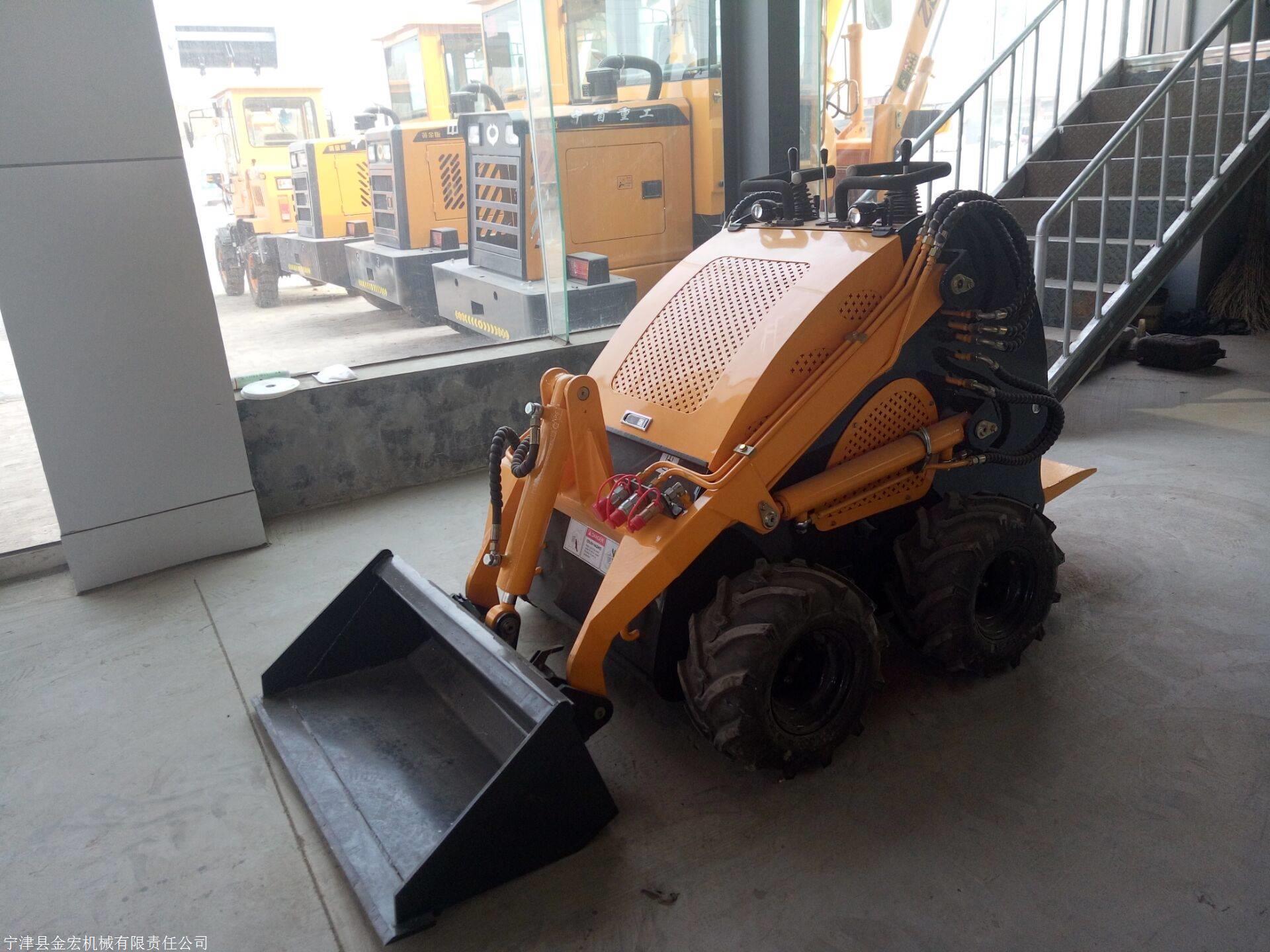 码头用人站立操作四驱滑移小铲车