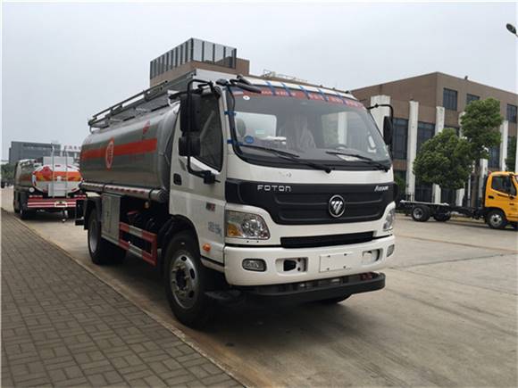 小油罐车厂家价格成龙威