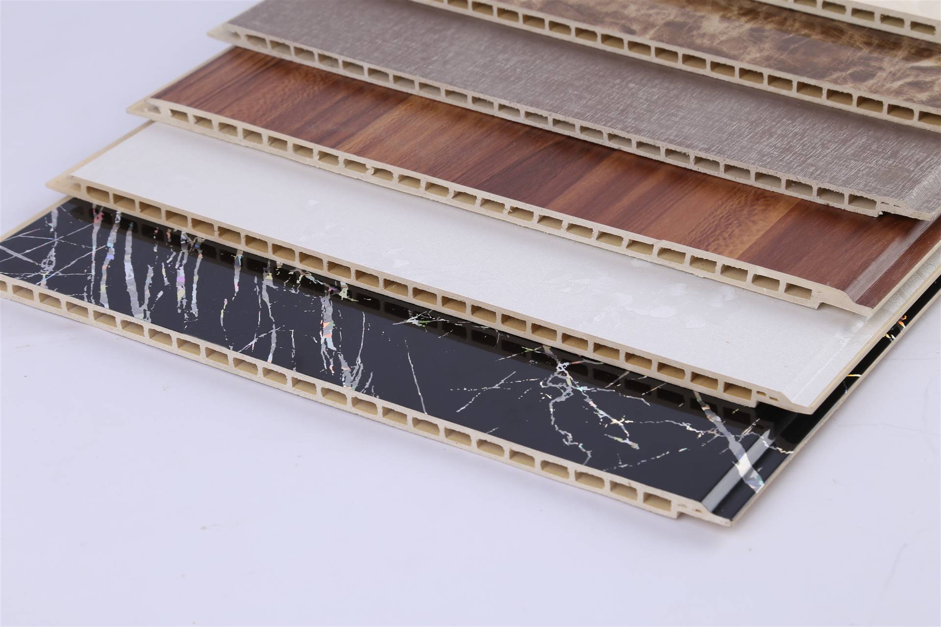 其他 特性 环保原材料,包覆膜与地板采用先进环保粘合技术整体装修