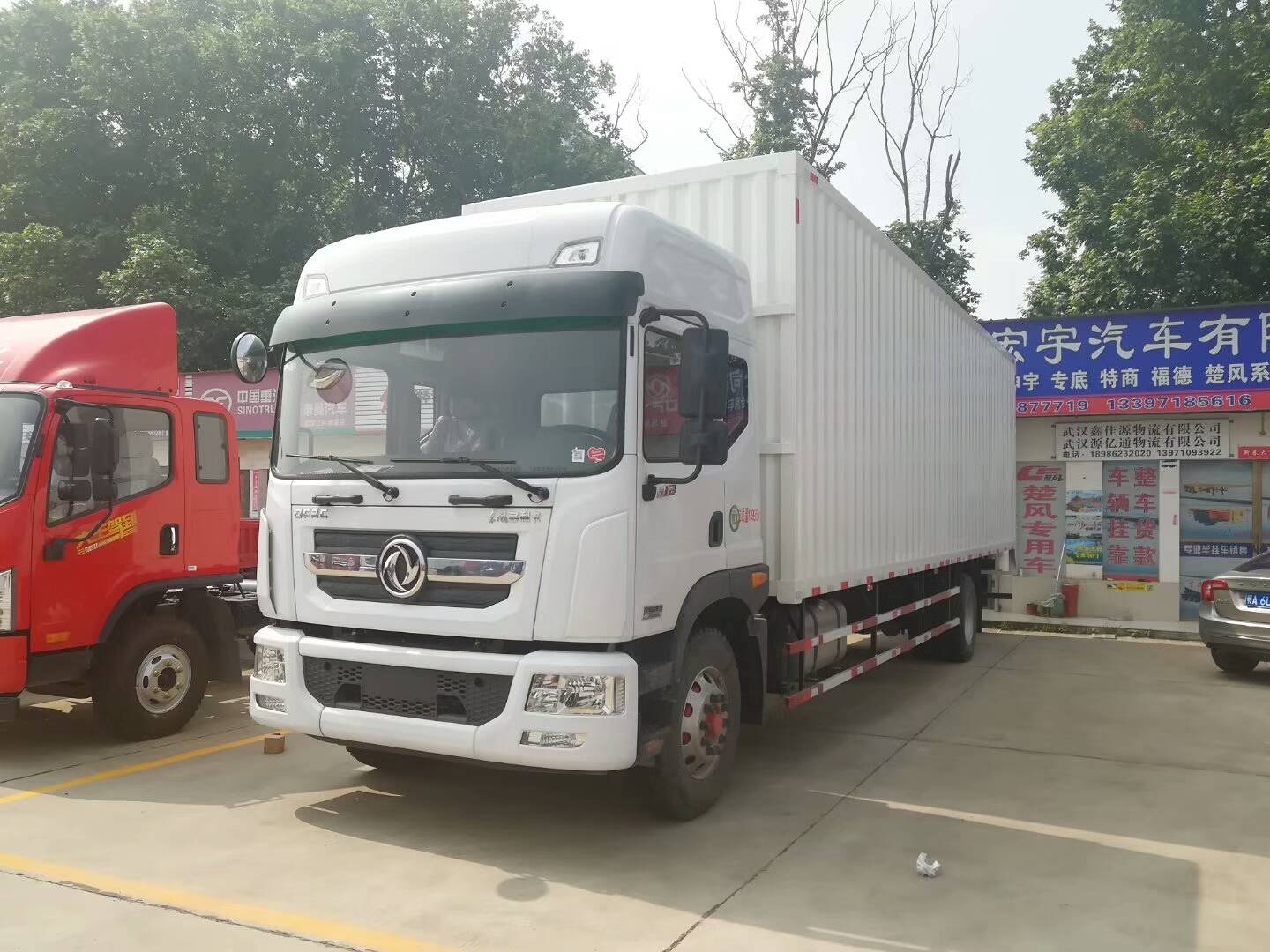 东风多利卡d12翼展厢式货车武汉专营