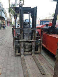 二手叉车出售 台励福3吨