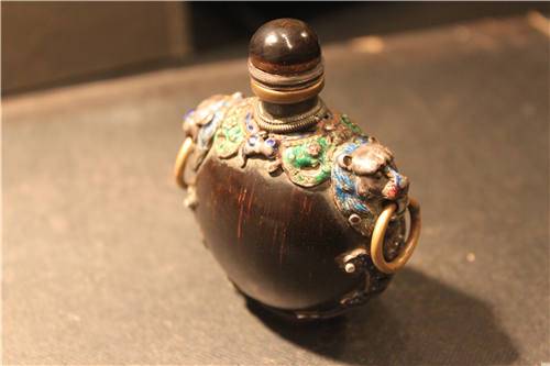 2018年镶银鼻烟壶专业鉴定