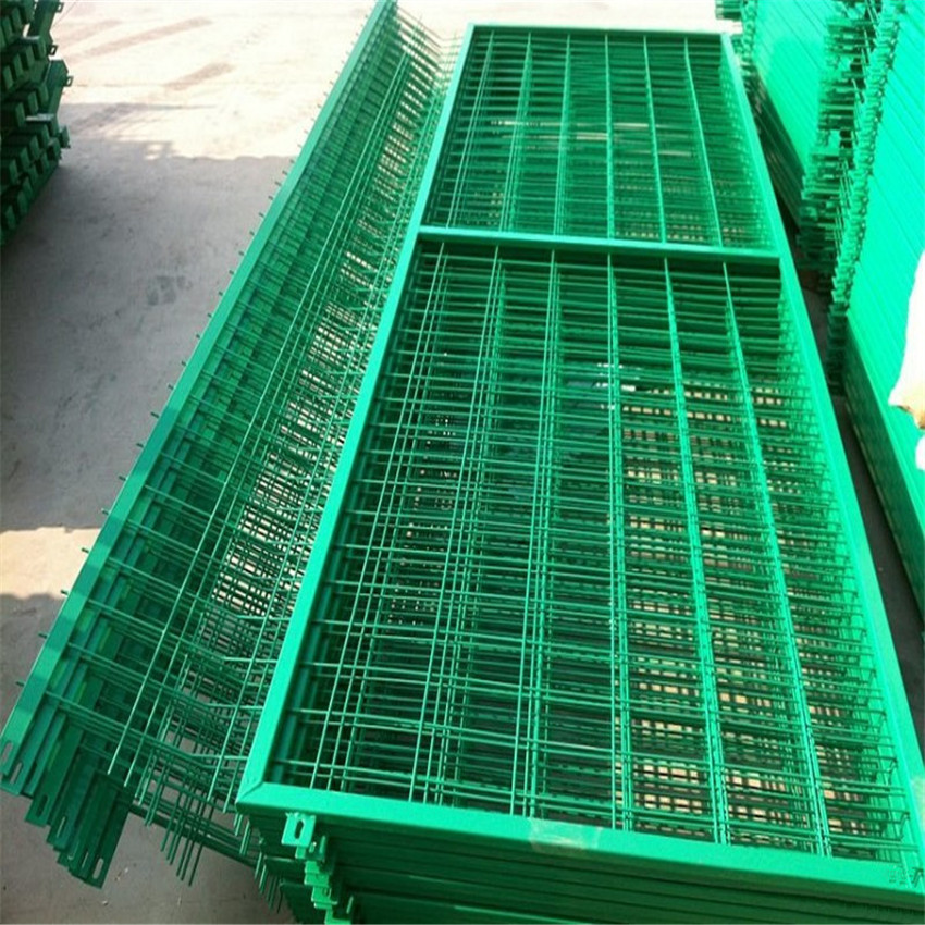 框架防护网图片安平聚光制造隔离栅栏框架护