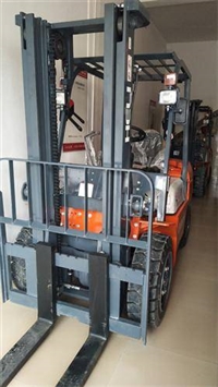 合力3.5吨高压共轨叉车