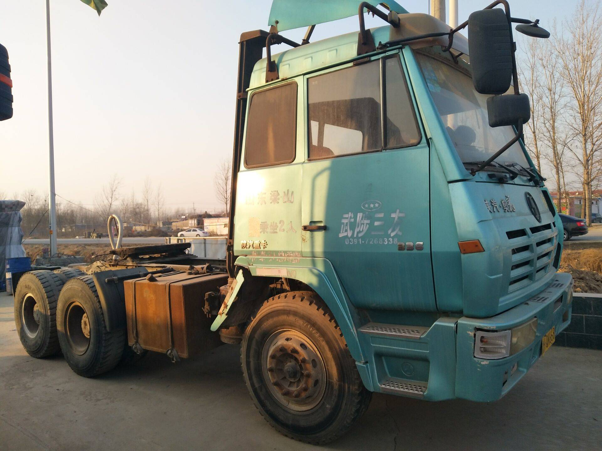 二手牵引车接近报废车头双驱旧车头悍威奥龙便宜车头