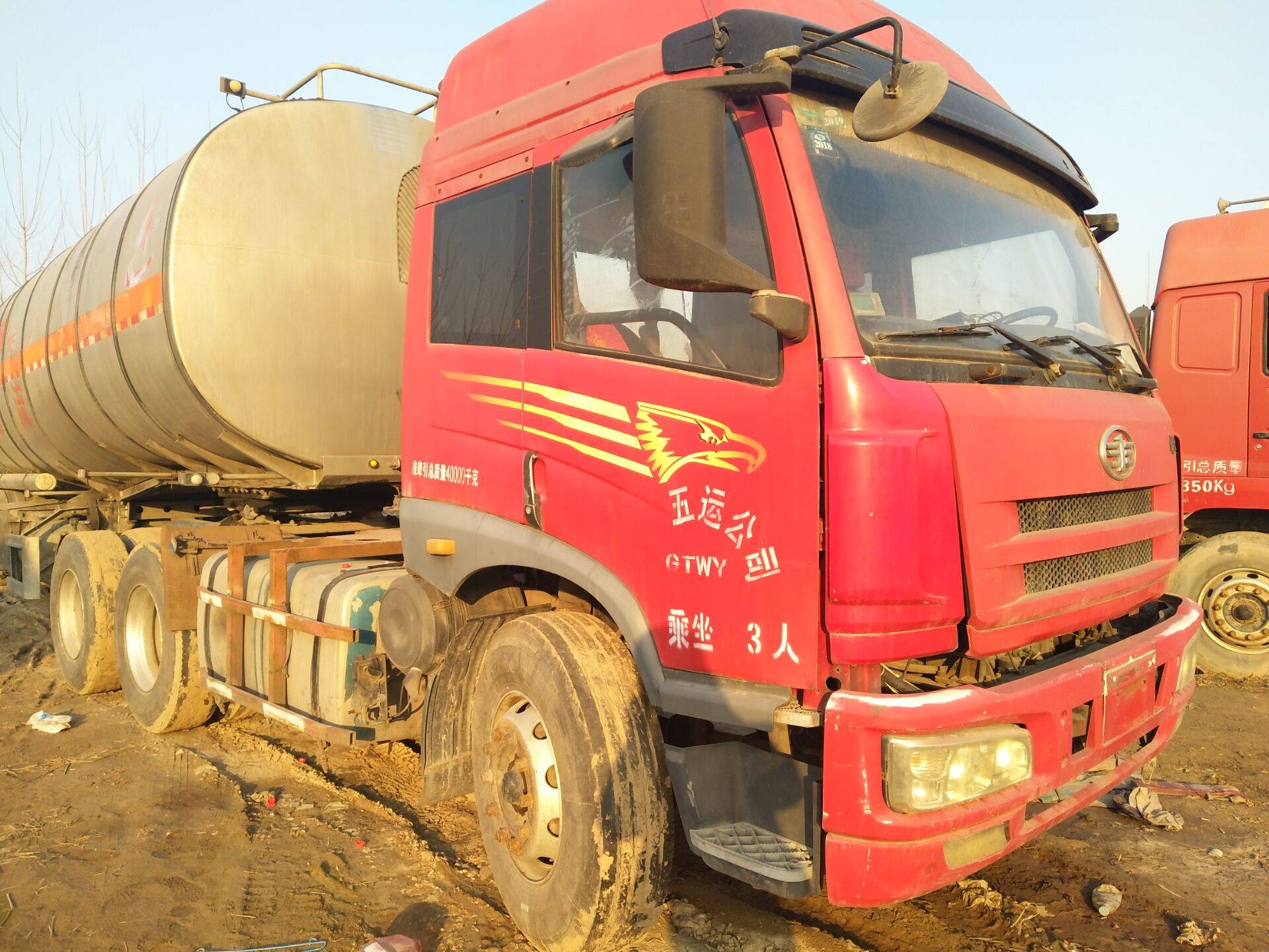 二手牵引车接近报废车头双驱旧车头悍威奥龙便宜车头