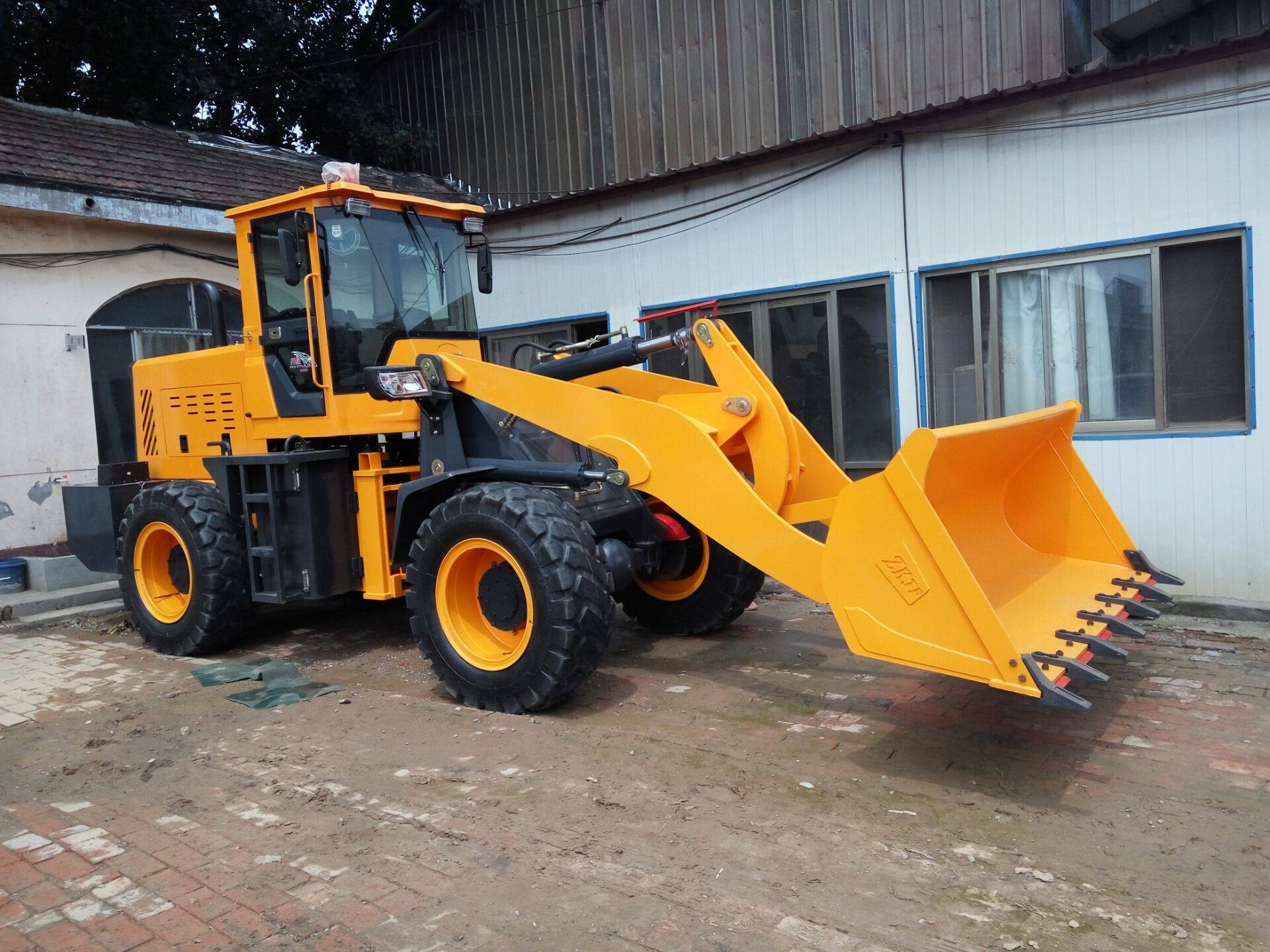 中首重工940六缸3吨小型工程装载机