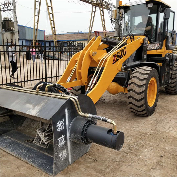 搅拌铲斗装载机是能搅拌能来回运行的一款一机多用铲车,的设计滥铑