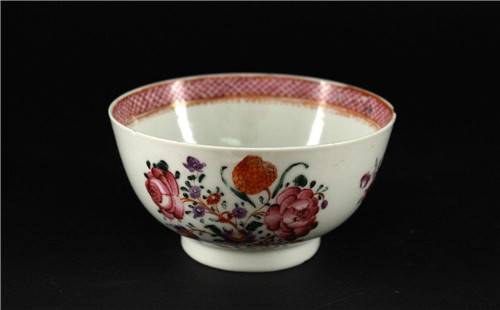 00万---成交日期:2011年12月6日    藏品名称:清乾隆珐琅彩仕女婴戏小